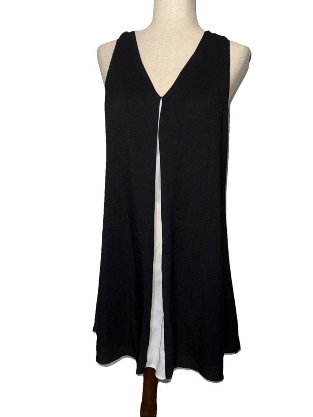 KENNETH COLE NEW YORK  Black And White Swing Dress Size 4